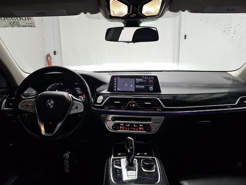 Used 2022 BMW 740i xDrive w/ Premium Package AWD/4WD image 8