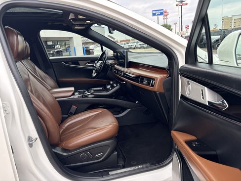 Used 2022 Lincoln Nautilus Reserve w/ Equipment Group 202A AWD/4WD image 11