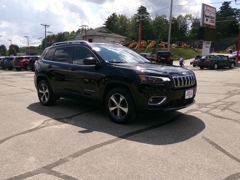Used 2019 Jeep Cherokee Limited w/ Luxury Group AWD/4WD image 4