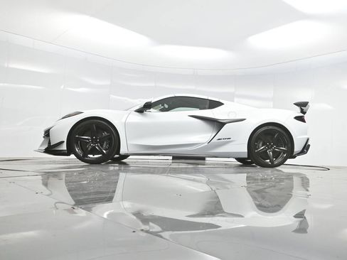 New 2025 Chevrolet Corvette Z06 w/ Z07 Performance Package RWD image 7