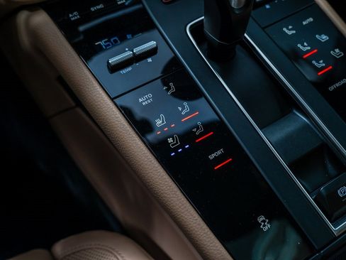 Used 2025 Porsche Macan image 20