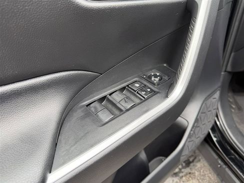 Used 2021 Toyota RAV4 XLE w/ Convenience Package AWD/4WD image 19