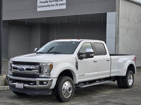 Used 2019 Ford F450 XLT w/ XLT Premium Package image 6