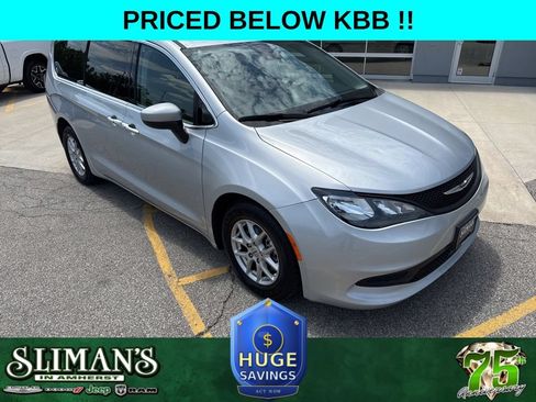 Used 2023 Chrysler Voyager LX FWD image 1
