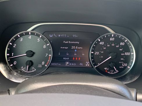 Used 2023 Nissan Frontier SV w/ SV Convenience Package AWD/4WD image 9
