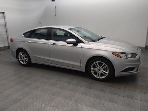Used 2018 Ford Fusion SE w/ Fusion SE Technology Package FWD image 11