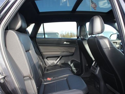 Used 2022 Volkswagen Atlas Cross Sport SEL image 30