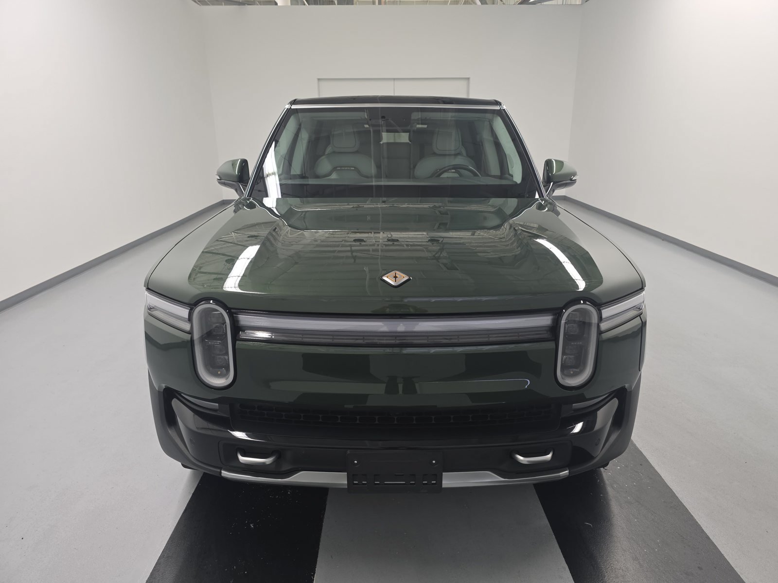 Used 2025 Rivian R1S Adventure Dual AWD/4WD image 8