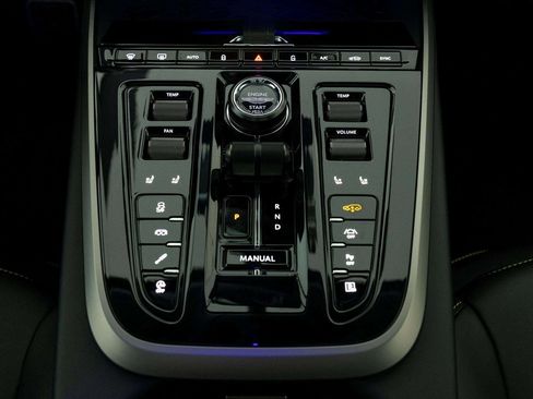 New 2026 Aston Martin DBX 707 image 32