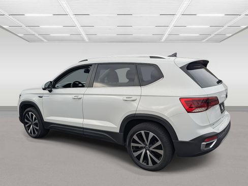 Used 2023 Volkswagen Taos SE image 3