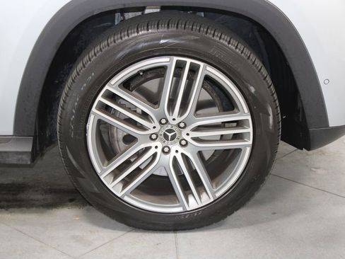 Used 2025 Mercedes-Benz GLS 450 4MATIC image 12