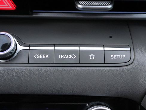 Used 2025 Hyundai Elantra SEL FWD image 33