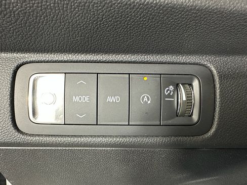 Used 2024 Chevrolet Traverse RS image 24