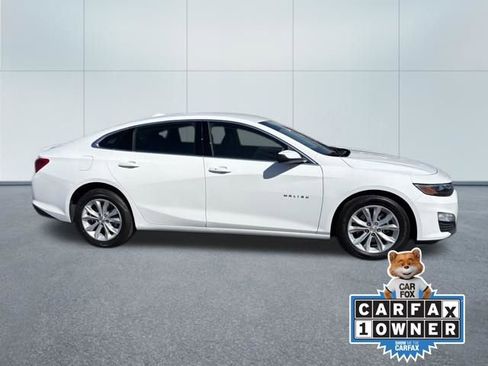 Used 2025 Chevrolet Malibu LT image 2