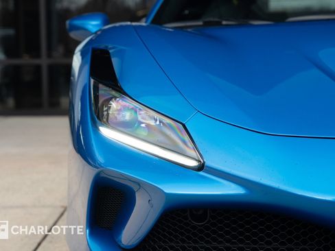 Used 2021 Ferrari F8 Tributo image 4