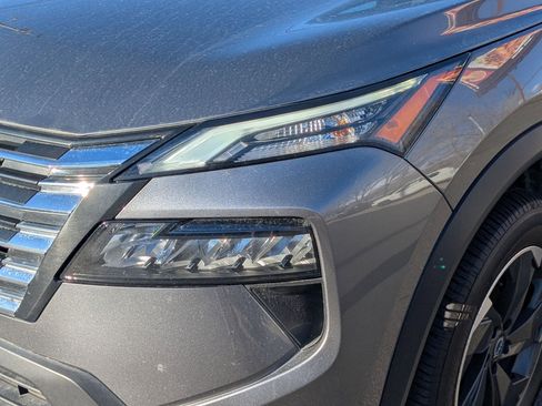 Used 2024 Nissan Rogue SV image 13