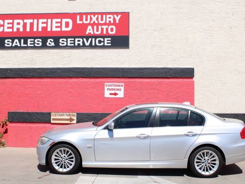 Used 2011 BMW 335i xDrive Sedan AWD/4WD image 2