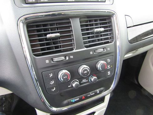 Used 2017 Dodge Grand Caravan SE w/ Power Window Group image 16