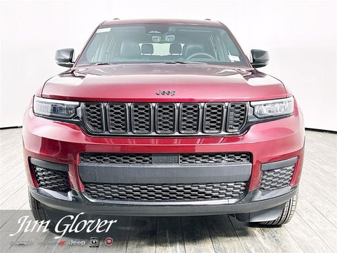 Used 2025 Jeep Grand Cherokee L Altitude image 2