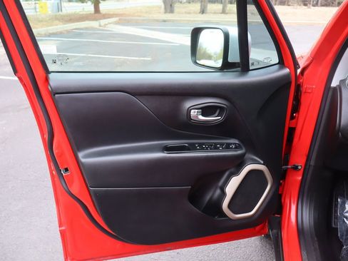 Used 2016 Jeep Renegade Limited image 23