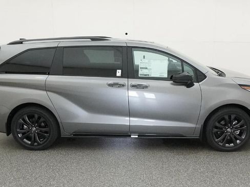 New 2026 Toyota Sienna XSE FWD image 11