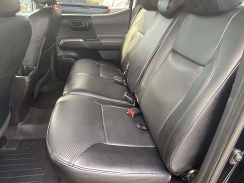 Used 2016 Toyota Tacoma SR5 w/ Towing Package image 11