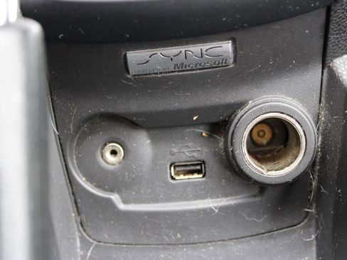 Used 2013 Ford Fiesta SE image 23