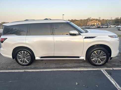Used 2026 INFINITI QX80 Luxe image 11