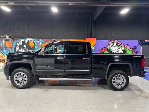 Used 2016 GMC Sierra 2500 Denali w/ Duramax Plus Package AWD/4WD image 2