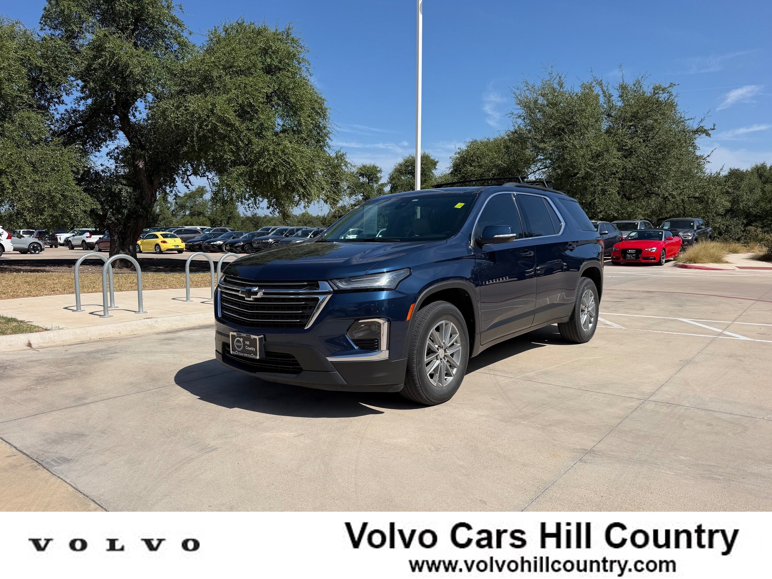 Used 2023 Chevrolet Traverse LT FWD image 1