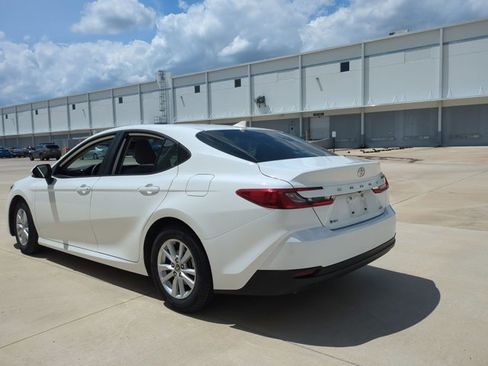 Used 2025 Toyota Camry LE FWD image 8