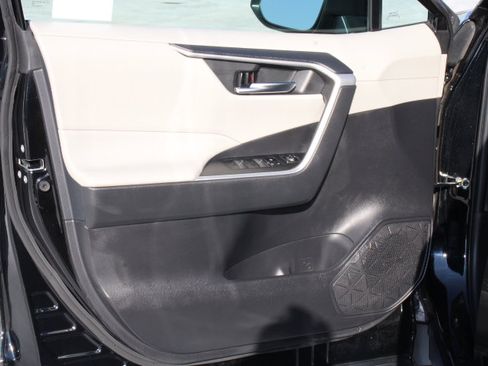 Certified 2022 Toyota RAV4 XLE image 10