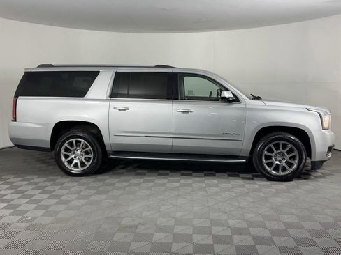 Used 2020 GMC Yukon XL Denali image 3