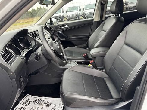 Used 2021 Volkswagen Tiguan SE image 23