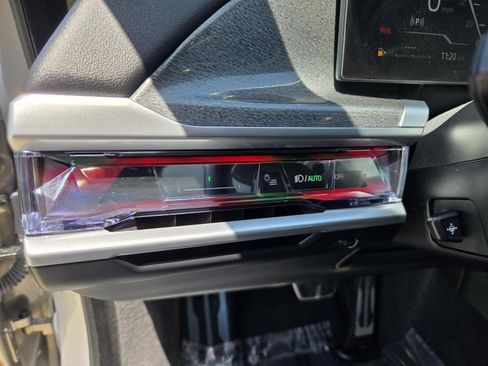 Used 2023 BMW 740i w/ Parking Assistance Package RWD image 14