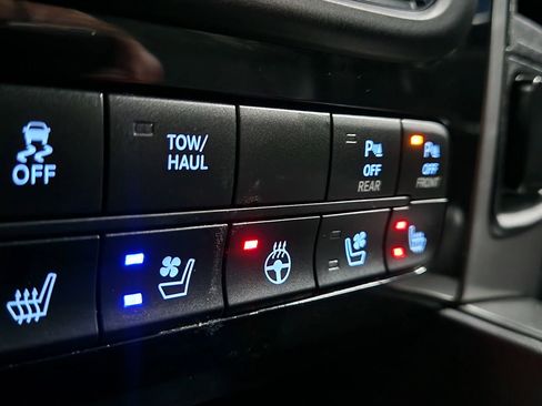 Used 2018 RAM 2500 Laramie w/ Sport Appearance Group image 39