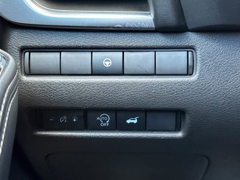 Used 2024 Nissan Rogue SV image 30