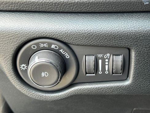 New 2026 Chrysler Pacifica Select image 27