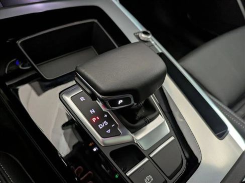 Certified 2025 Audi Q5 2.0T Premium image 11