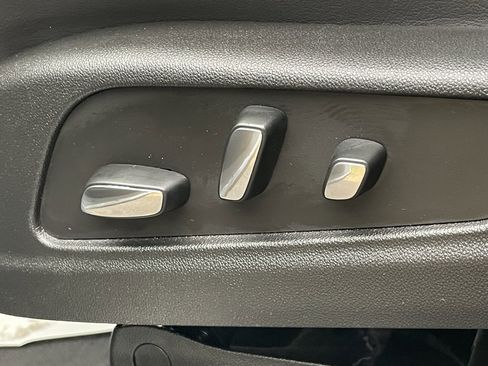 Certified 2025 Cadillac XT5 Premium Luxury image 28