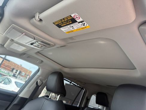 Used 2021 Toyota Highlander XLE AWD/4WD image 36