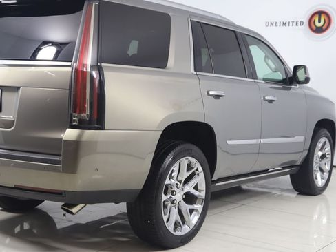 Used 2019 Cadillac Escalade Premium Luxury AWD/4WD image 50