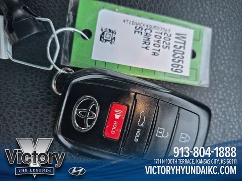 Used 2025 Toyota Camry SE FWD image 28