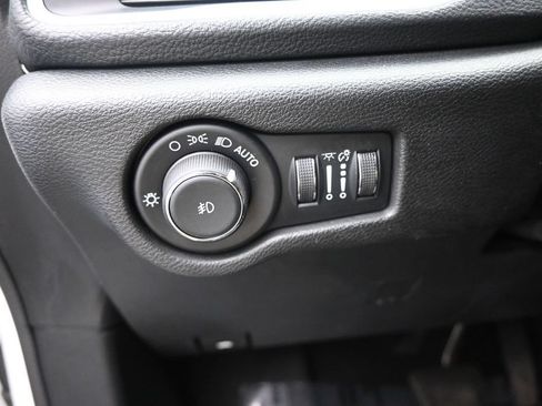 Used 2024 Chrysler Pacifica Limited FWD image 20
