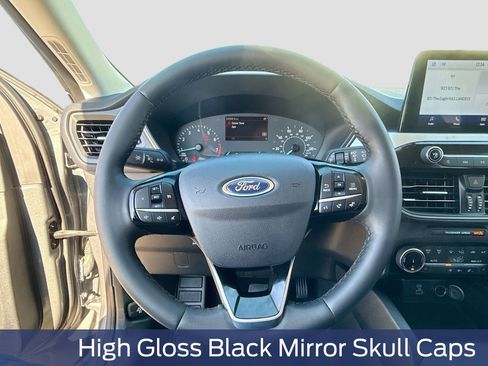 Used 2022 Ford Escape SE w/ SE Sport Appearance Package image 16