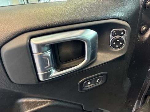 Used 2026 Jeep Wrangler Unlimited Rubicon AWD/4WD image 13