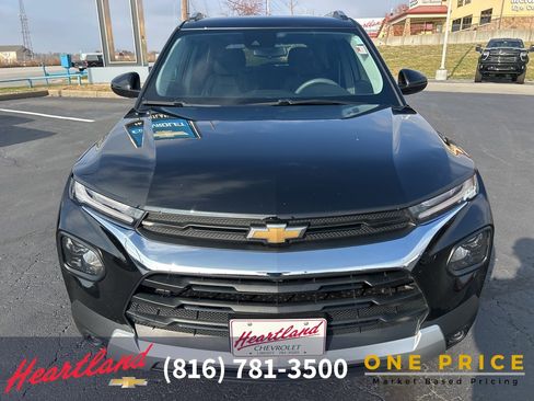 Used 2023 Chevrolet TrailBlazer LT image 2