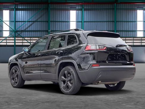 Used 2019 Jeep Cherokee Latitude Plus AWD/4WD image 3