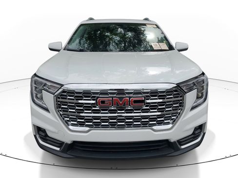Used 2024 GMC Terrain SLT AWD/4WD image 2