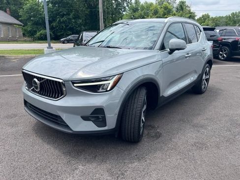Used 2024 Volvo XC40 B5 Plus AWD/4WD image 32